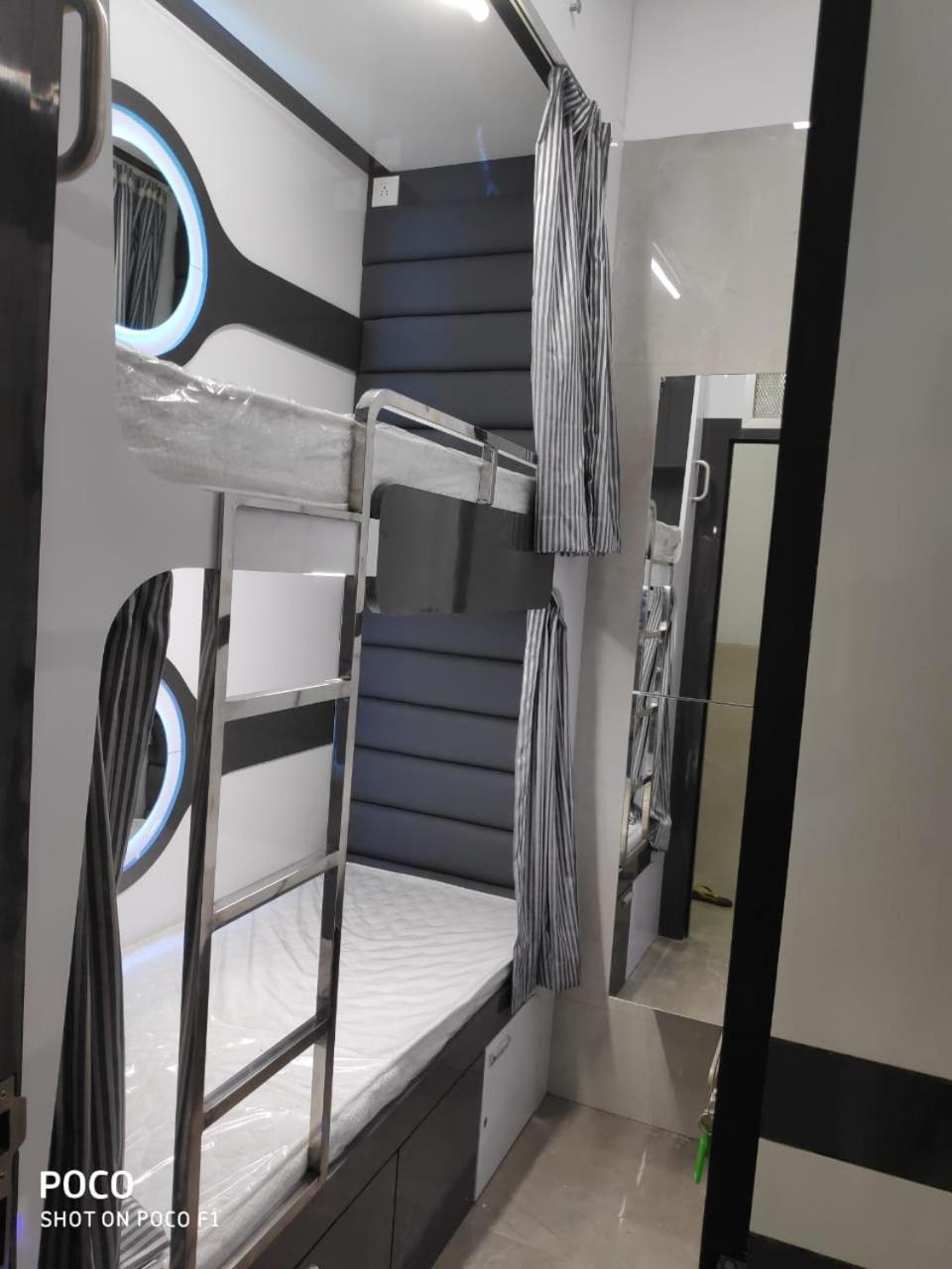 Ocean Dormitory Bombay Exterior foto